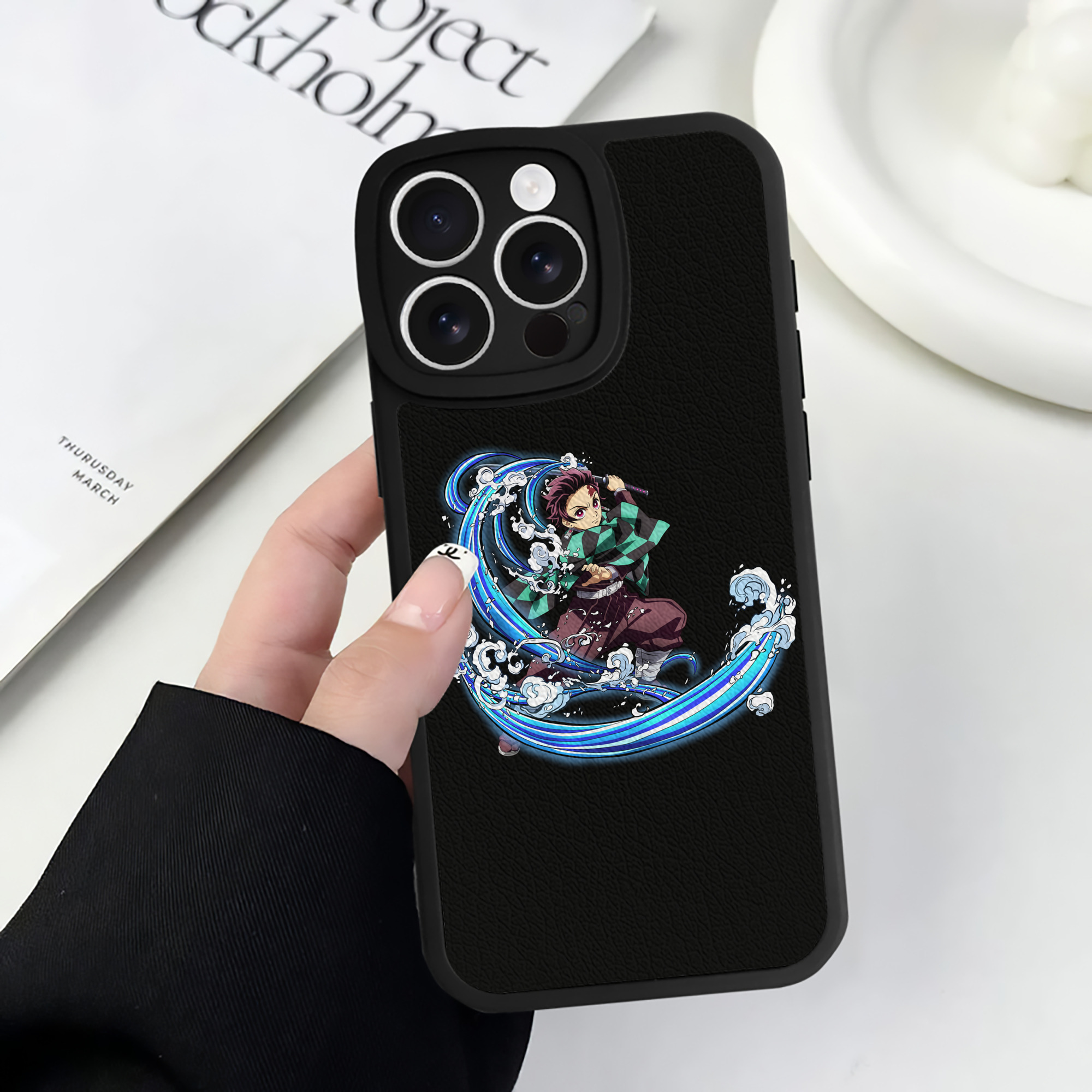 （画像用） 鬼滅の刃 竈門 炭治郎／かまど たんじろう Kamado Tanjirou 【iPhone 16シリーズ対応】シリコンスマホケース（レザー調） 材質：シリコン